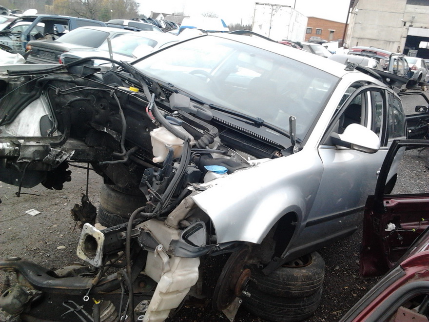 Volkswagen Passat 2004 1900cm3 96kW Diesel Manuelle - Thumbnail 2